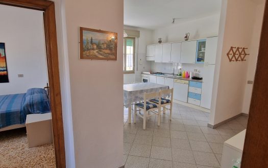 RIF. A 43 – ZONA PRINCIPESSA  – TRILOCALE 20 METRI DAL MARE – POSTO AUTO – 4 POSTI LETTO