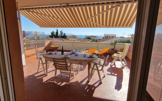 RIF. V 154 – Terrazza da Sogno con Vista Mare – Ideale per le Tue Vacanze!