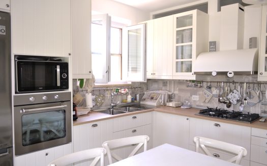 RIF. A 30 – GIARDINO PRIVATO 3 CAMERE LETTO – DOPPI SERVIZI