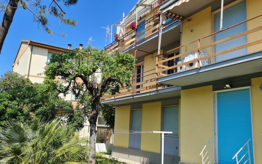 RIF. V 124 – VIA DEL TIRRENO – QUADRILOCALE A DUE PASSI DALLA SPIAGGIA