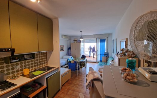RIF. V 138 L – MONOLOCALE CON TERRAZZA VISTA MARE
