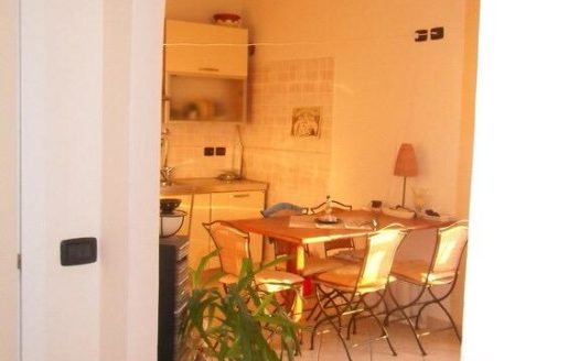 Rif. A 23 – Casa Elena – Bilocale con balcone a 300 metri dal mare