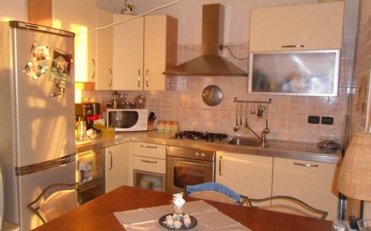 Rif. A 23 – Casa Elena – Bilocale con balcone a 300 metri dal mare