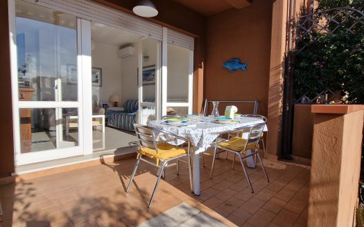 Rif. V 152 –  Appartamento  su Due Livelli con Giardino Privato a Due Passi dal Mare!