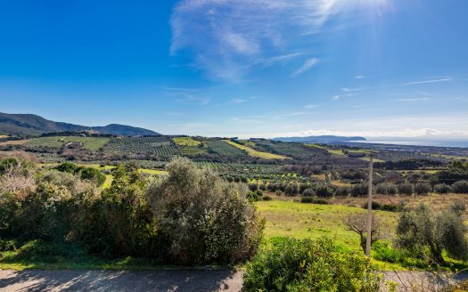 RIF. A 39 – PORZIONE DI CASOLARE IN PIETRA – TRE CAMERE LETTO – VISTA MARE