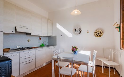 RIF. A 39 – PORZIONE DI CASOLARE IN PIETRA – TRE CAMERE LETTO – VISTA MARE
