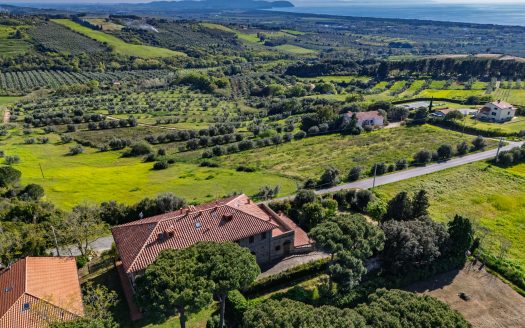 RIF. V 155  Incantevole Casale Toscano con Vista Panoramica sul Mare e Isole