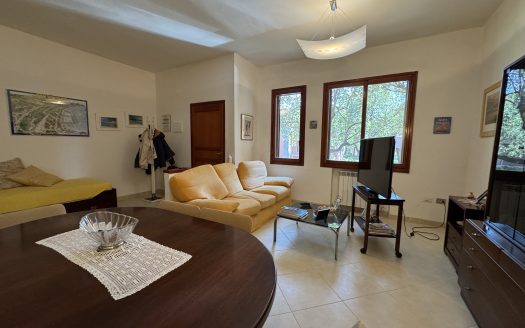 RIF. V 156 – Esclusivo Appartamento In zona Principessa : Giardino, Spiaggia Privata e Posto Auto