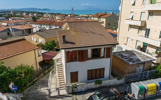 RIF. V 164 Luminoso Appartamento in Bifamiliare con Scorcio Vista Mare a San Vincenzo