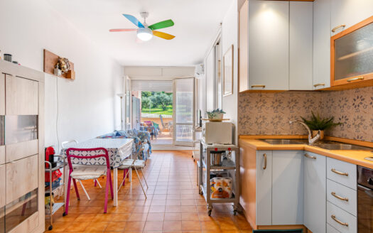 RIF. V 167 – San Vincenzo: Il fascino di una Maxiterrazza e la comodità di ampi spazi extra