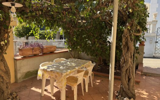 Rif. Ponchielli – Delizioso Bilocale con Corte e Pergola a San Vincenzo