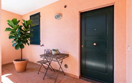 V 175- Luminoso Appartamento con 2 Terrazze, Posto Auto e Garage