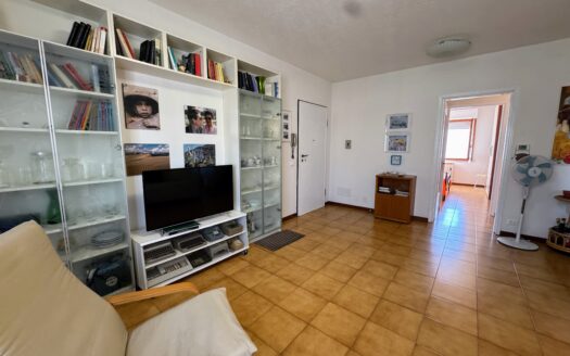 Rif. V 178 Luminoso appartamento con Garage e Cantina in Zona Servitissima – A Due Passi dal Mare e dal Centro