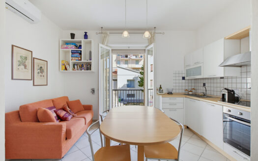 RIF. V 177 – Bilocale Climatizzato con Balcone e Cantina