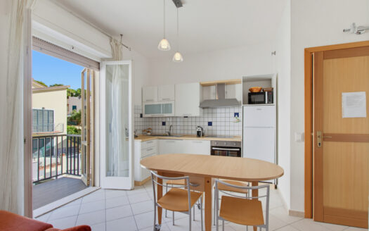 RIF. V 177 – Bilocale Climatizzato con Balcone e Cantina